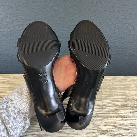 NWOT!!! Naturalizer Black Strappy Sandals - Picture 5 of 5